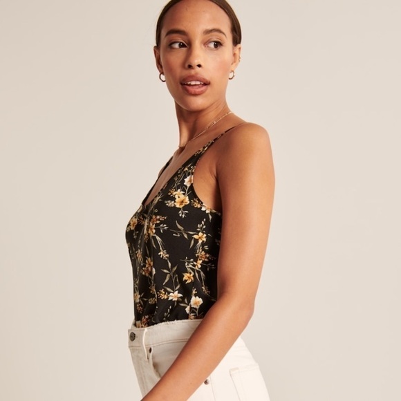 ABERCROMBIE & FITCH 90’s Voopneck Cami - Picture 2 of 6